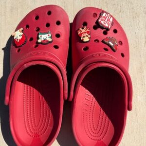 Kids red crocs J4